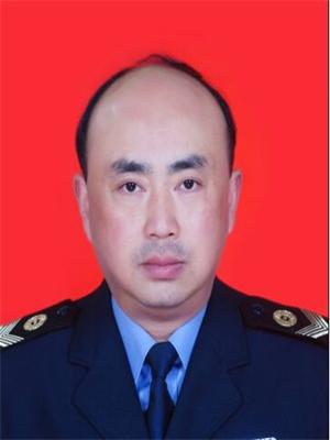 李力